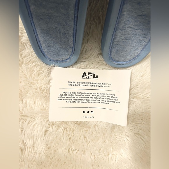 APL (Athletic Propulsion Labs) Women’s Shearling Slides - Picture 8 of 11